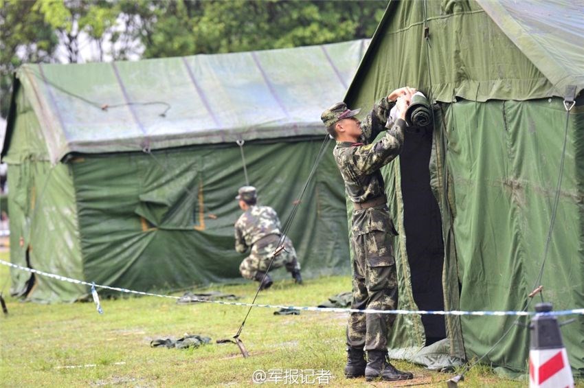 安宁充气迷彩帐篷